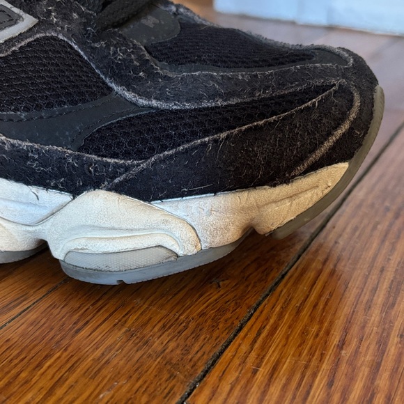 New Balance 9060 Black and Cream Sneakers - Picture 5 of 13